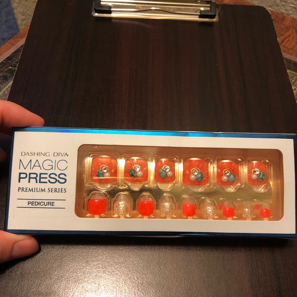 Dashing Diva Orange Floral Press-On Pedicure Set